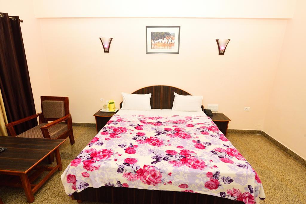 Geetanjali Hotel & Motel バラトプル エクステリア 写真